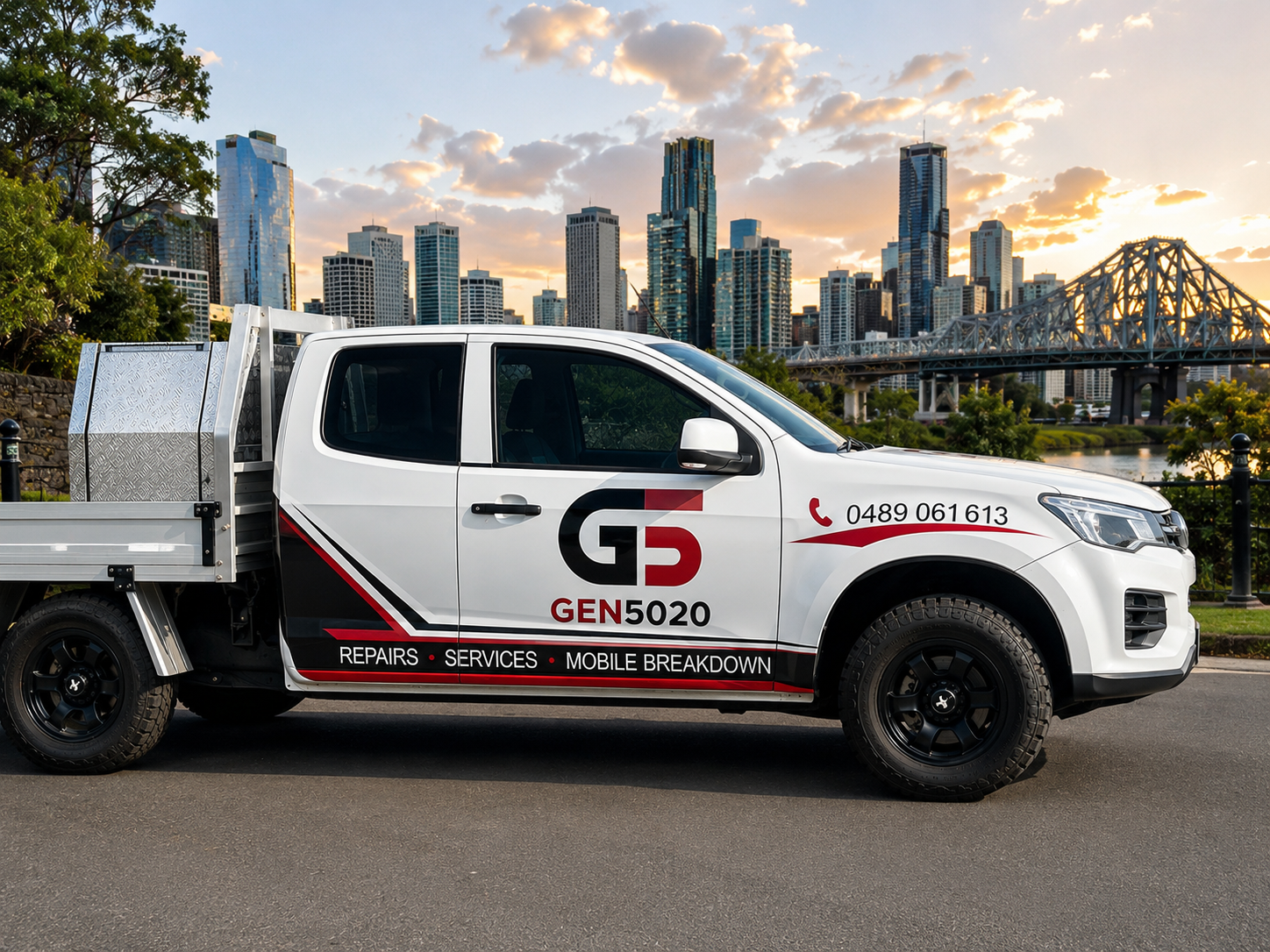 GEN5020 mobile breakdown ute in front of the Brisbane skyline
